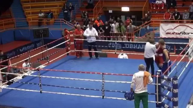 Boxeador golpea a referí tras conocer su derrota