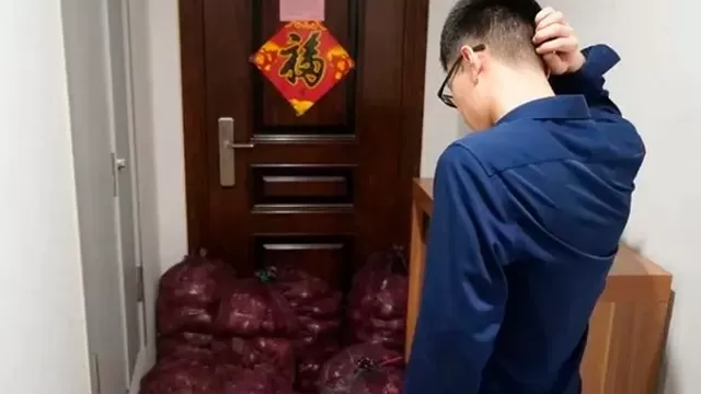 China: Mujer envía una tonelada de cebollas a su exnovio para hacerlo llorar. Foto: La República referencial