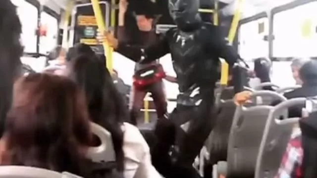 Facebook: "Black Panther" y "Deadpool" suben a bus de Lima y no creerás qué pasó