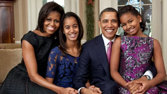 Barack Obama y Michelle Obama junto a sus hijas. (Vía: AFP)