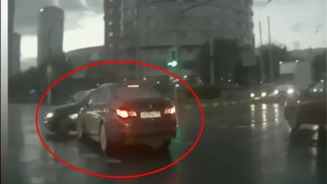 Graban un supuesto 'auto fantasma' que ocasionó accidente en Rusia