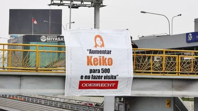 Aparecen carteles sobre Keiko Fujimori y Odebrecht en Lima. Foto: @deslengua_2