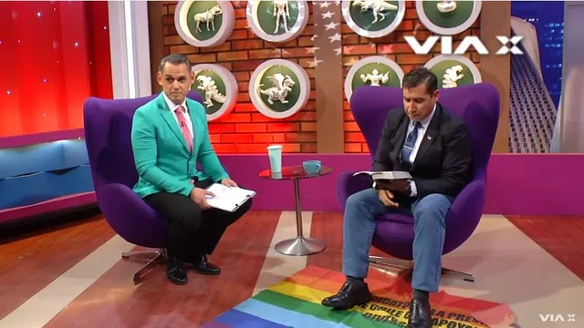 Chile: pastor pisó bandera del Cusco pensando que era la bandera gay