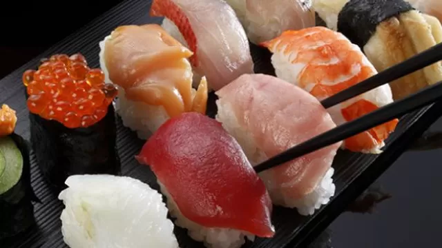 Restaurante expulsa de por vida a atleta que se comió más de 100 platos de sushi
