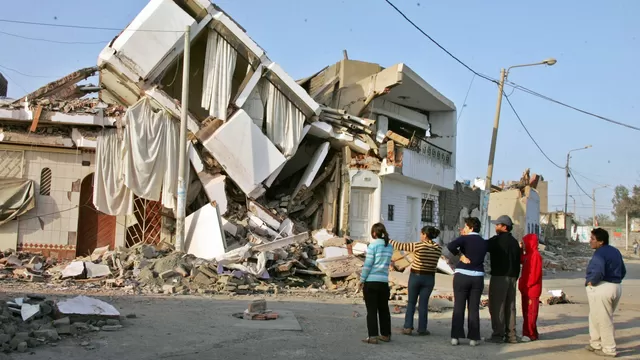 Muchas viviendas quedaron destruidas tras el terremoto de Pisco. Foto: La Mula
