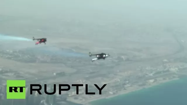 YouTube: dos hombres con alas sobrevuelan los cielos de Dubái 