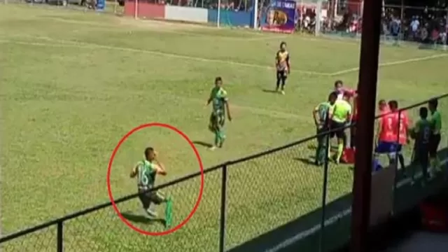 YouTube: Futbolista se golpeó para simular una pedrada en la cabeza durante partido, pero todo acabó mal