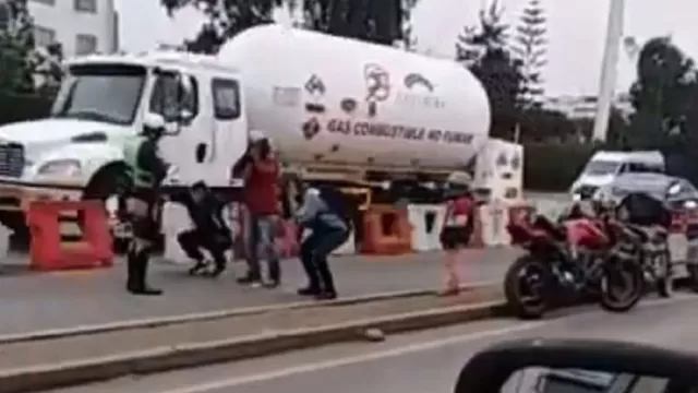 YouTube: policía hizo ‘ranear’ a motociclistas que circulaban en carril de los Panamericanos