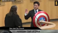 YouTube: político de EE.UU. usó escudo de Capitán América durante juramentación