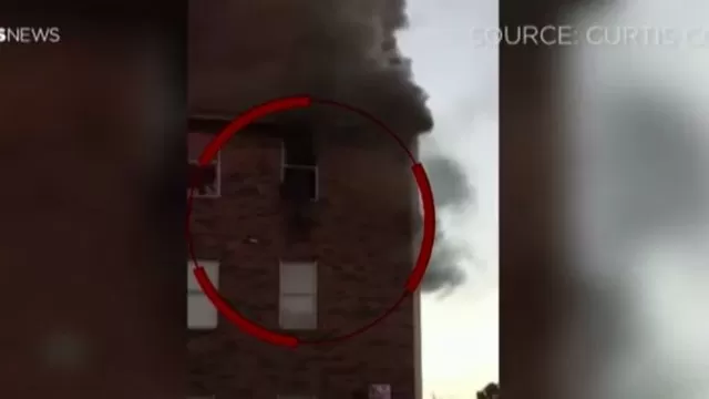 YouTube: residentes de edificio se salvan de incendio saltando por la ventana