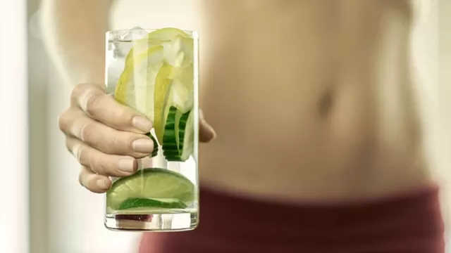 Beneficios de tomar agua de pepino con limón (Foto: Shutterstock)