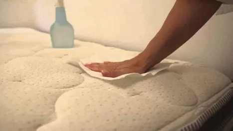 5 tips para limpiar el colchón de manchas, ácaros y malos olores