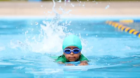 5 lugares donde puedes llevar clases de natación desde 95 soles al mes