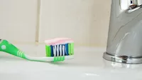 Enjuagarte la boca apenas te cepillas no le hace bien a tus dientes
