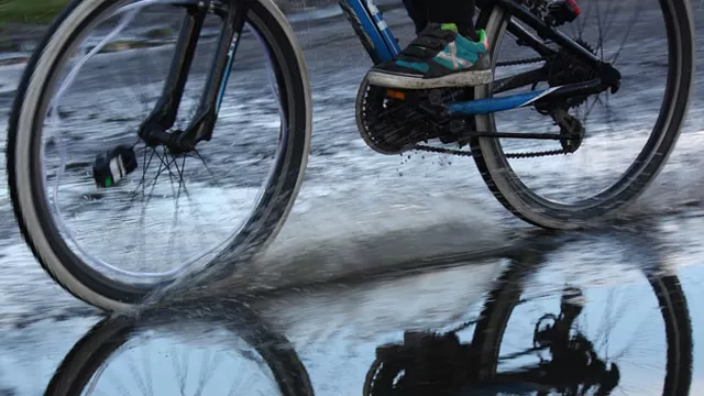 Consejos para manejar bicicleta en días de llovizna