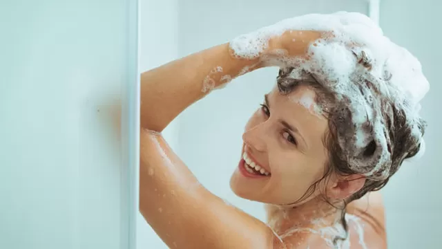 ¿Lavar el pelo por mucho tiempo con el mismo shampoo es malo? Foto: Shutterstock