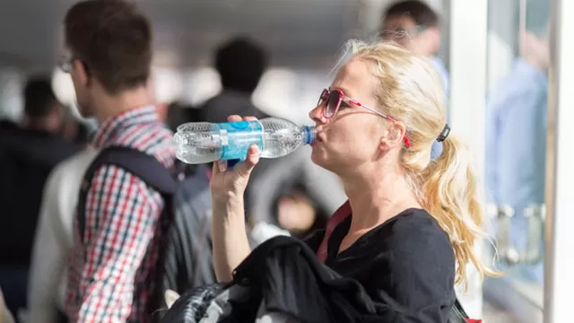 Descubre por qué se prohíben los líquidos en los aeropuertos