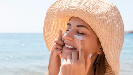 Las funciones y el uso correcto del protector solar para cuidar tu piel