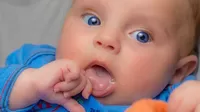 ¿Por qué un bebé saca mucho la lengua y hasta qué punto es normal?