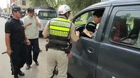 ¿Qué debes hacer cuando un policía detiene tu vehículo?