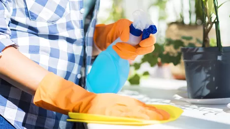 ¿Qué hacer si te intoxicas con productos de limpieza? 