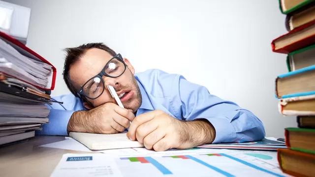 Los casos en los que quedarte dormido puede dejarte sin trabajo
