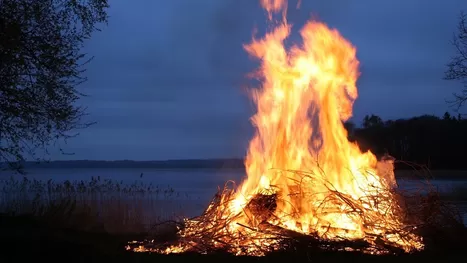 ¿Qué significa soñar con fuego y apagarlo?