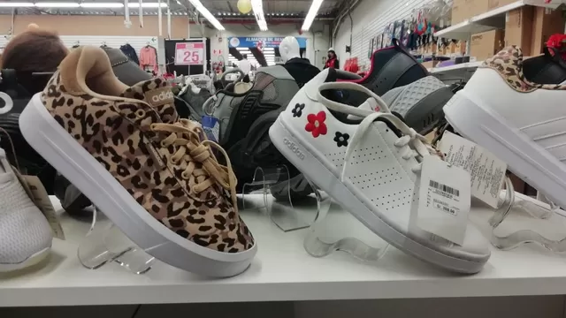 Diversos modelos de zapatillas originales en tiendas de remate (Foto: UeI)